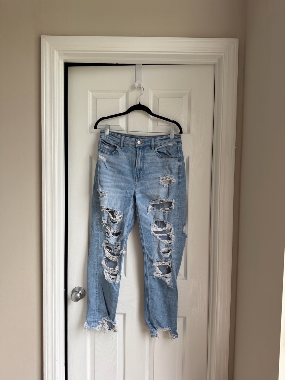 American Eagle Outfitters Light Blue High-Rise Distressed Jeans